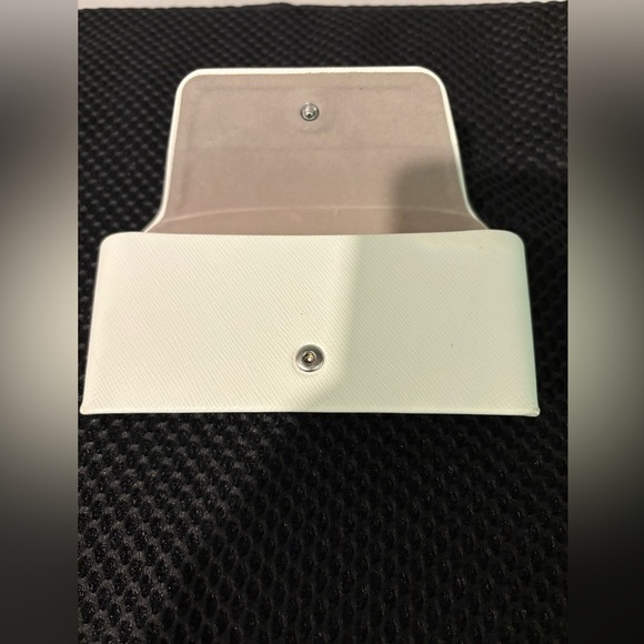 Michael Kors White Eyeglass Case - Picture 6 of 7